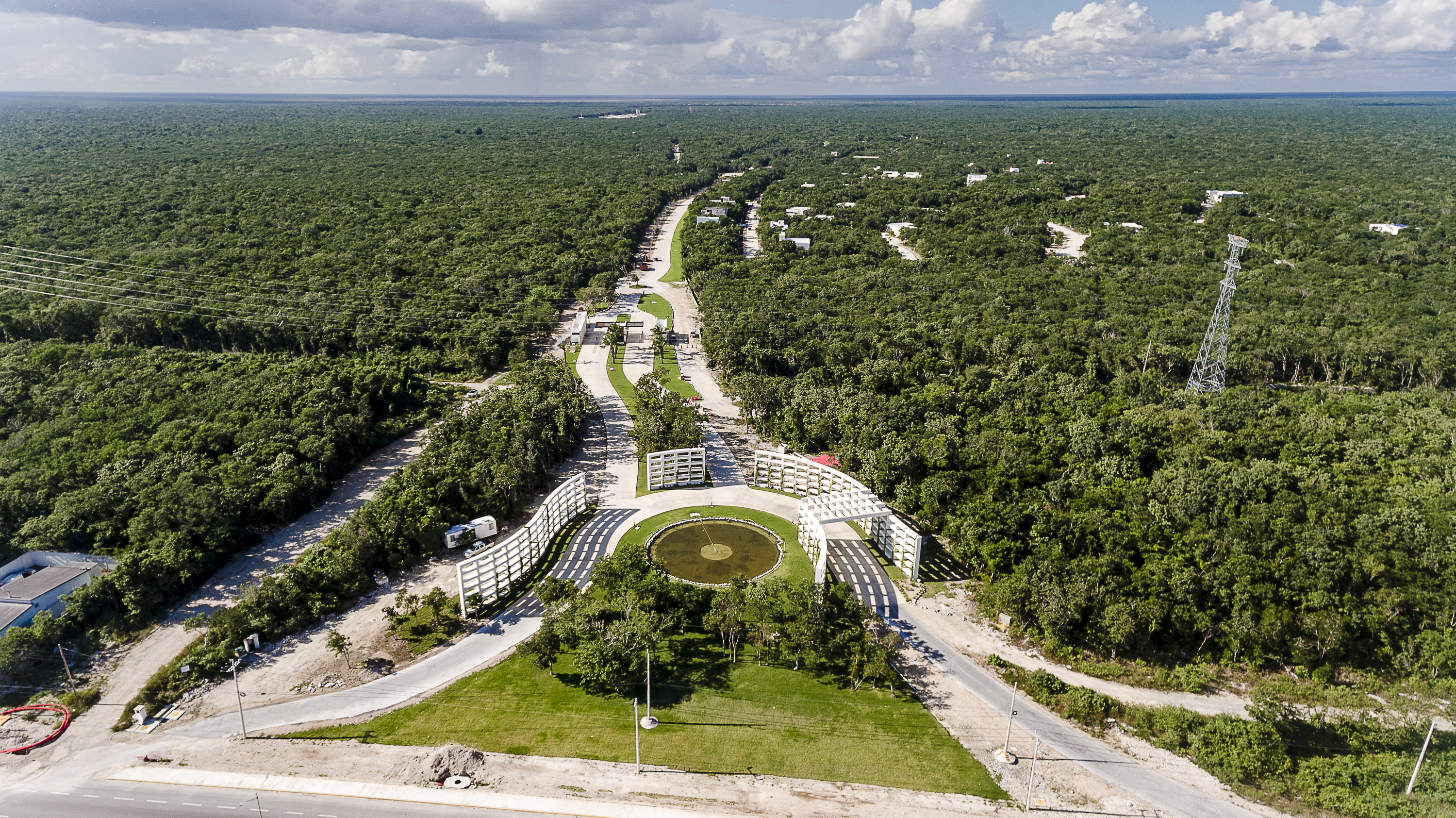 Aerial photograph of the Xpu-Ha coastline and the Oasis access road, Quintana Roo